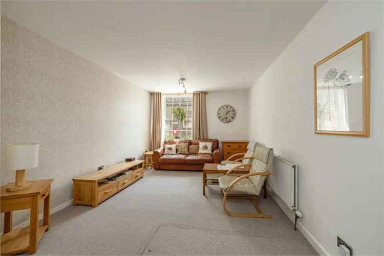 3 Bed Flat - Ground Floor with 1 Reception Room