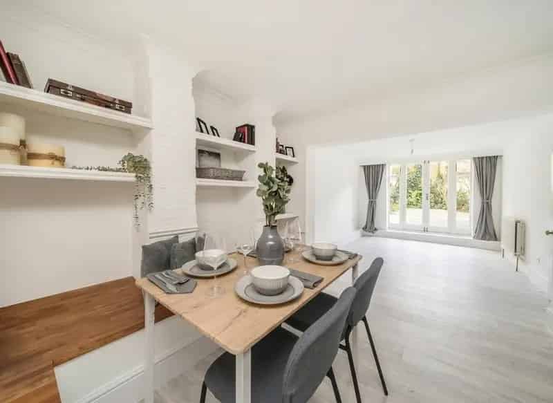 2-Bedroom Garden Flat Newly Renovated Ample Storage
