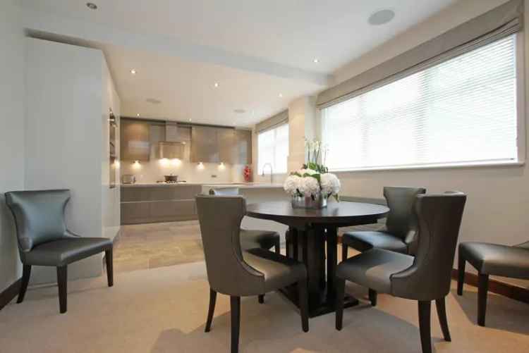 3 Bedroom Apartment near Hyde Park with Balcony and Concierge