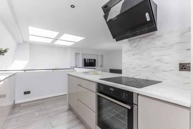 4 bedroom flat to rent