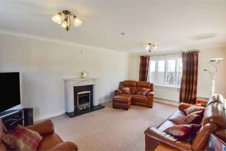 5 Bed House - Detached with 3 Reception Rooms