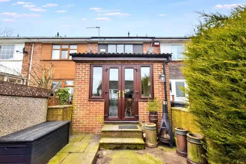 Spacious Extended Mid-Town House New Farnley