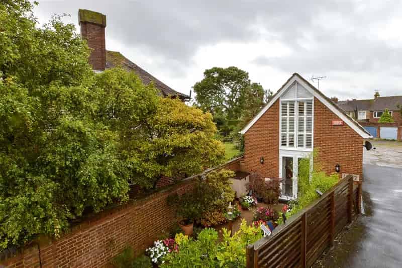 2 bedroom detached house for sale