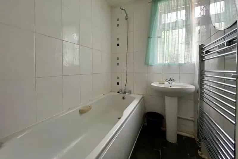 2 Bed House for Sale in Hampshire - No Onward Chain