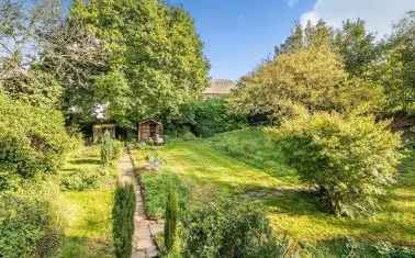 House For Sale in Exeter, England