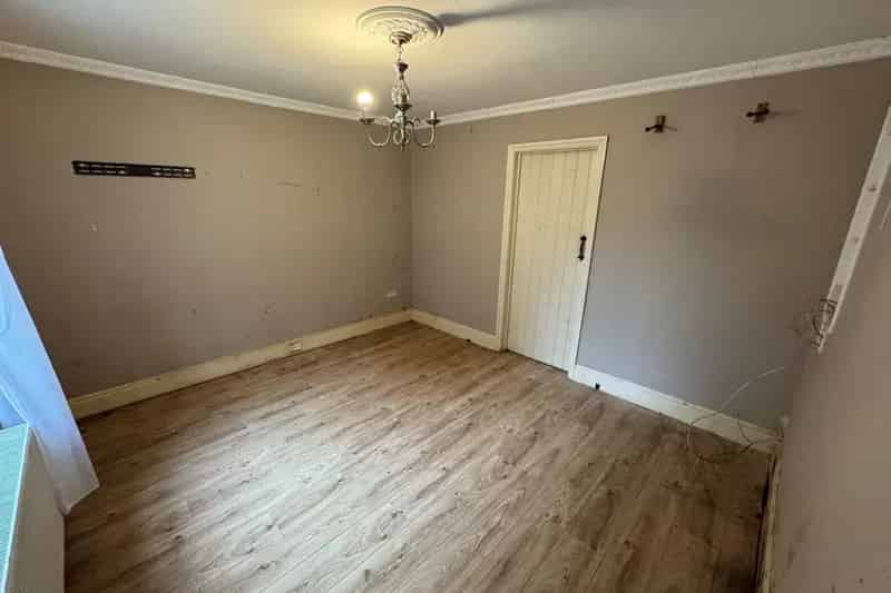 Six Bedroom Detached House with Annexe and Barn