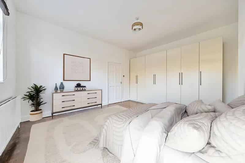 827 Sq Ft 2 Bed Ground Floor Garden Flat for Sale