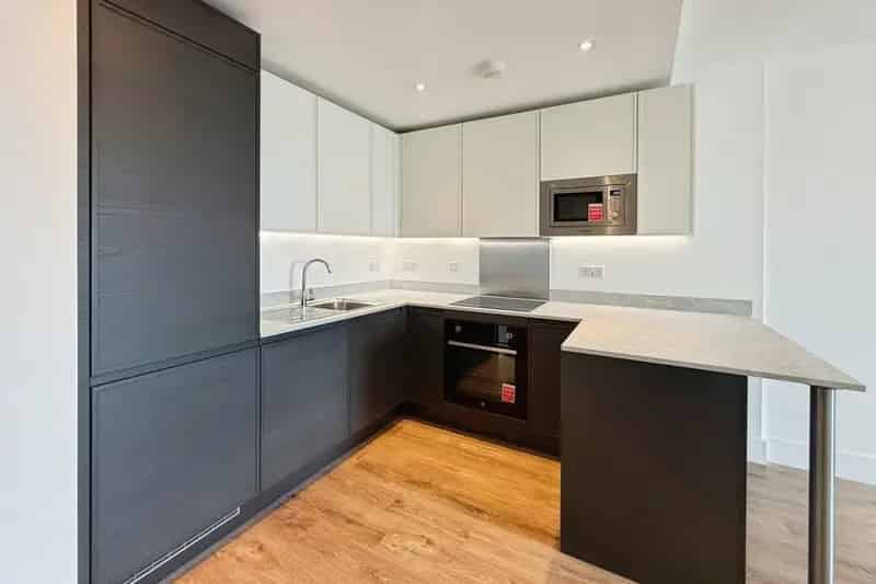 Harlow 2-Bed Apartment Near Station and Park