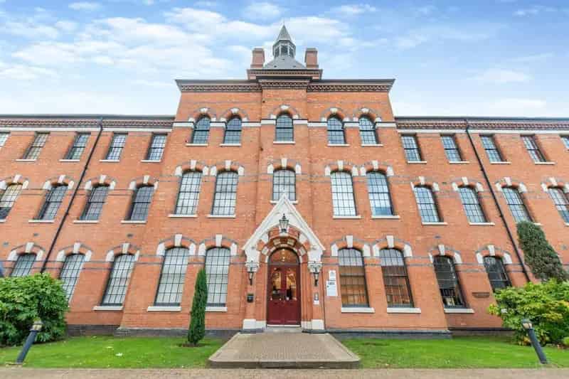 2 Bedroom Flat for Sale in Sought-After Development