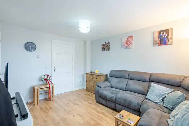 2 Bed Mid Terraced Villa Portlethen 2 Parking Spaces Enclosed Garden