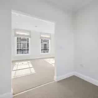 4 Room 254m² House London Modernized 3 Double Bedrooms Garden Freehold