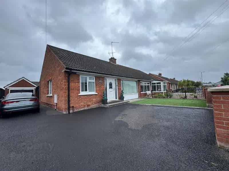 4 Bed Semi Detached Bungalow With Garage