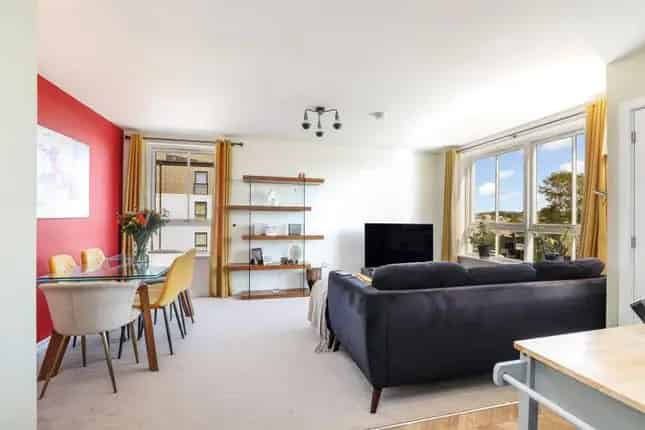 Spacious 2-Bedroom Flat near Glasgow Green