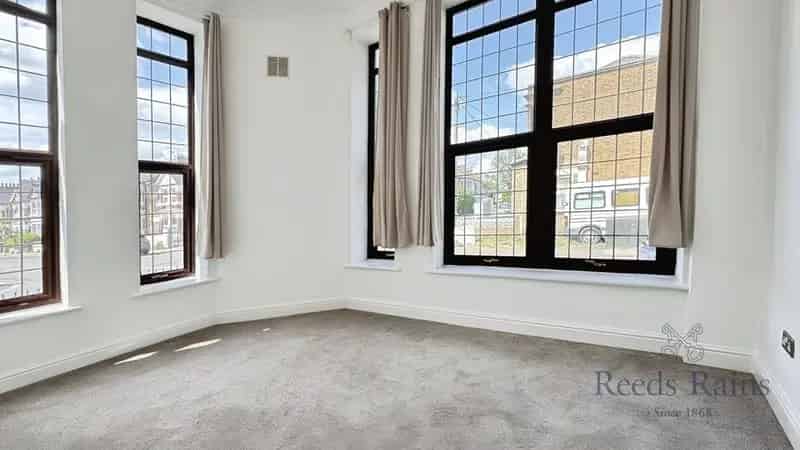 2 Bedroom Flat for Sale SE6 London