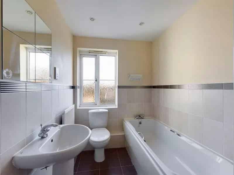 2 Bed Flat for Sale Second Floor Allocated Parking