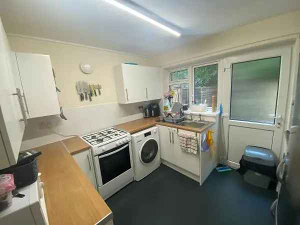 Flat For Rent in East Hampshire, England