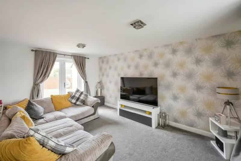 Spacious Four-Bedroom Detached Family Home with Double Garage