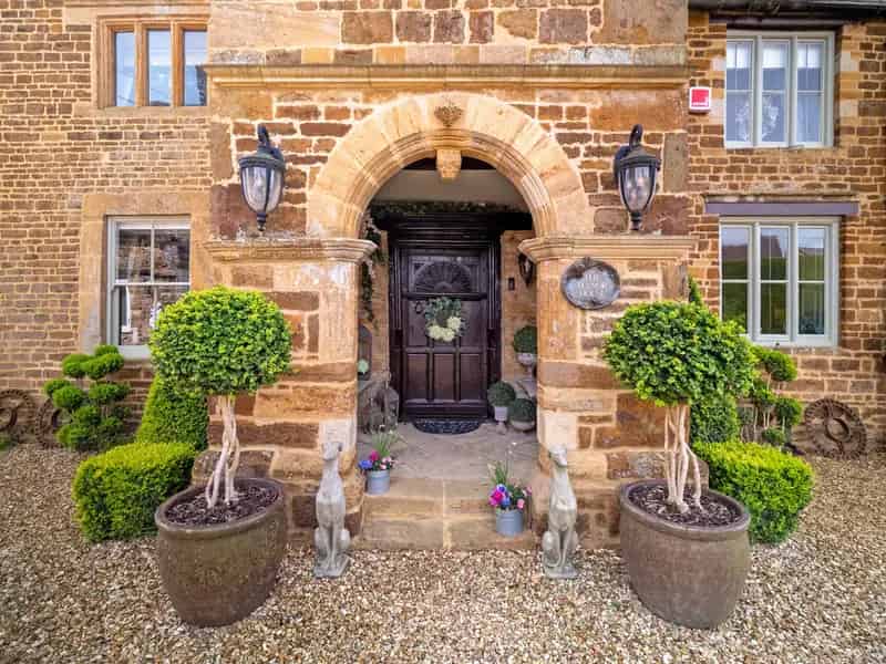 Grade II Listed 6 Bedroom Country House Near Great Harrowden