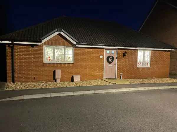 Bungalow For Rent in Arun, England