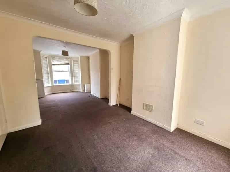 Three Bedroom Mid Terrace House Ipswich