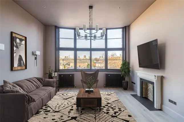 Flat for sale in Tite Street, Chelsea SW3