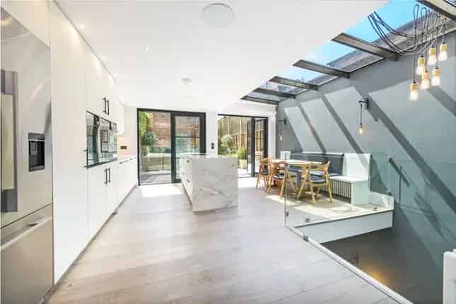 7 Bedroom House for Sale in London SW11