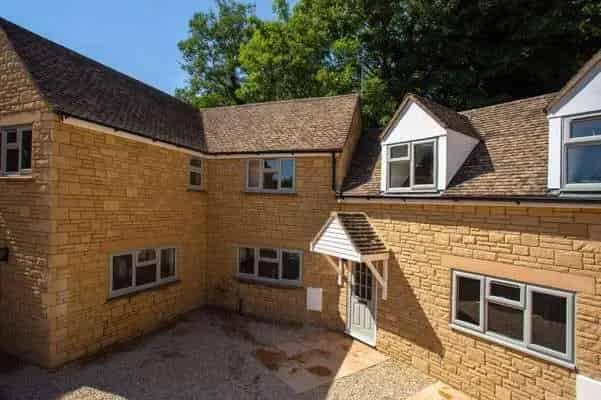 Kestrel Cottage:  Refurbished Cotswolds Home with Stunning Views