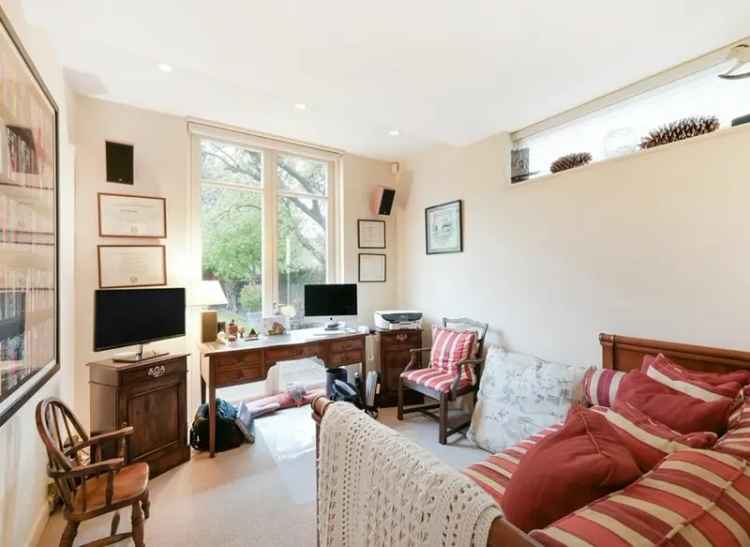 Three Double Bedroom Family Home with Garden Garage and Parking Grove Park