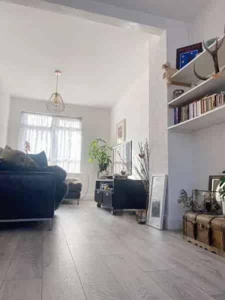 2 Bed House Near Barking Station with Big Garden