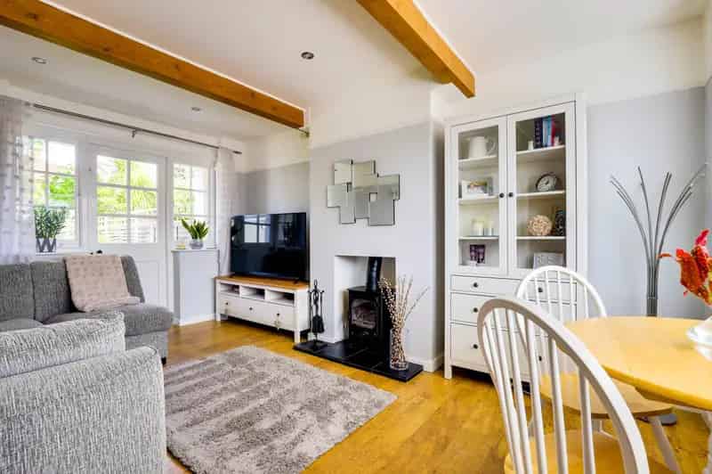 3 Bedroom Semi Detached House to Rent Caversham