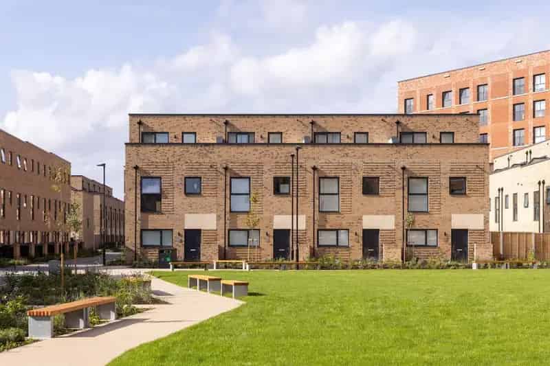 Modern 1 Bedroom Apartment Birmingham Soho Wharf Canal Side Living