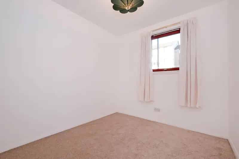Spacious 2-Bedroom Flat Near Robert Gordon University