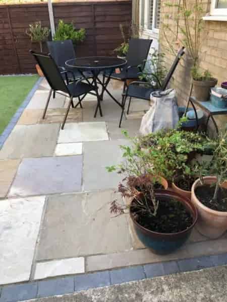2 Bed Bungalow with Garden Near Train Station