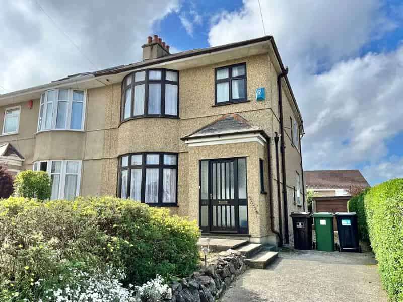 1930s Semi-Detached House Near Parkway Woods