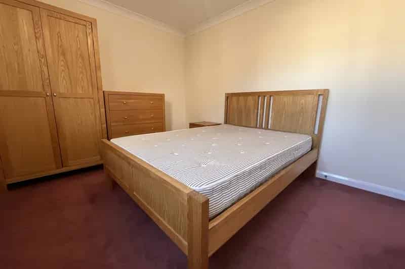Modern 2-Bed Flat in March Town Centre Parking Available