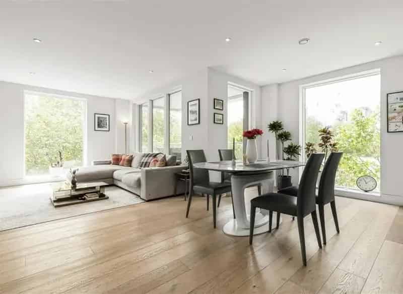 Modern Apartment with Large Balcony and Open Plan Reception