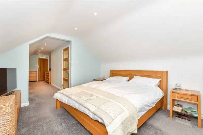 5 Bedroom Chalet Bungalow For Sale