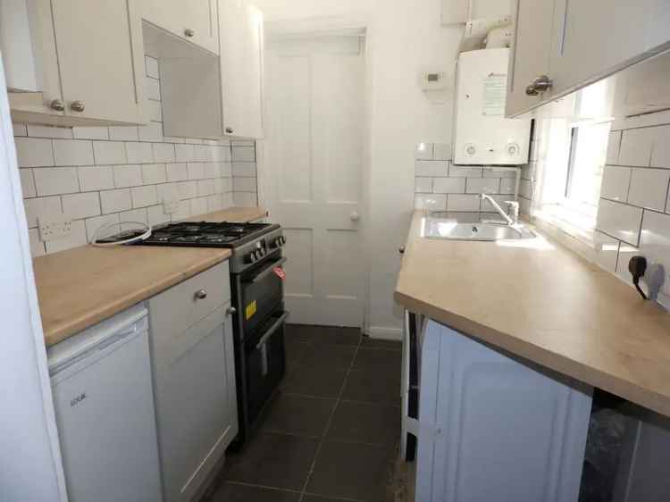 Charming Victorian Cottage Near St Peters Town Centre