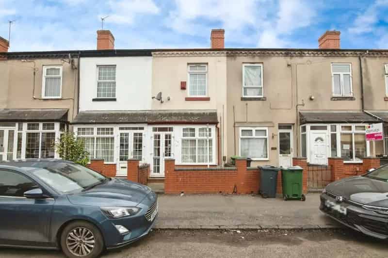 3 Bedroom House in Smethwick Near Train Station