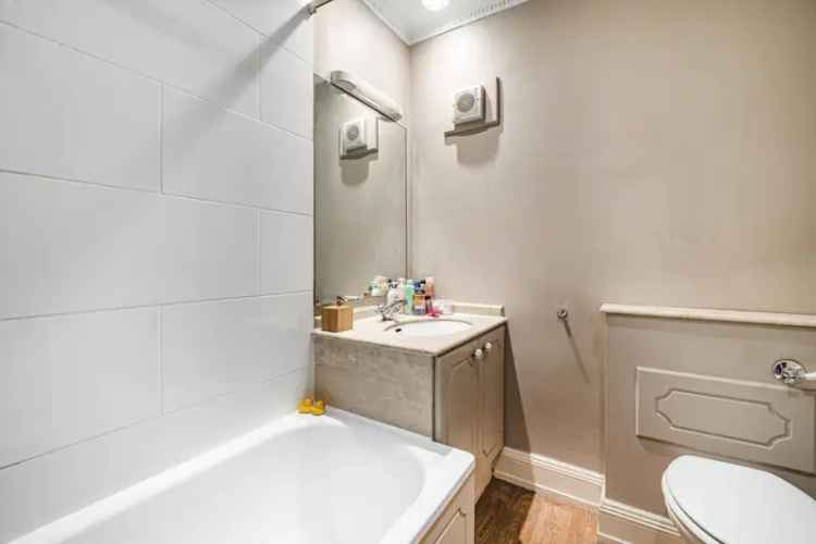 Chelsea Apartment near Earls Court Station