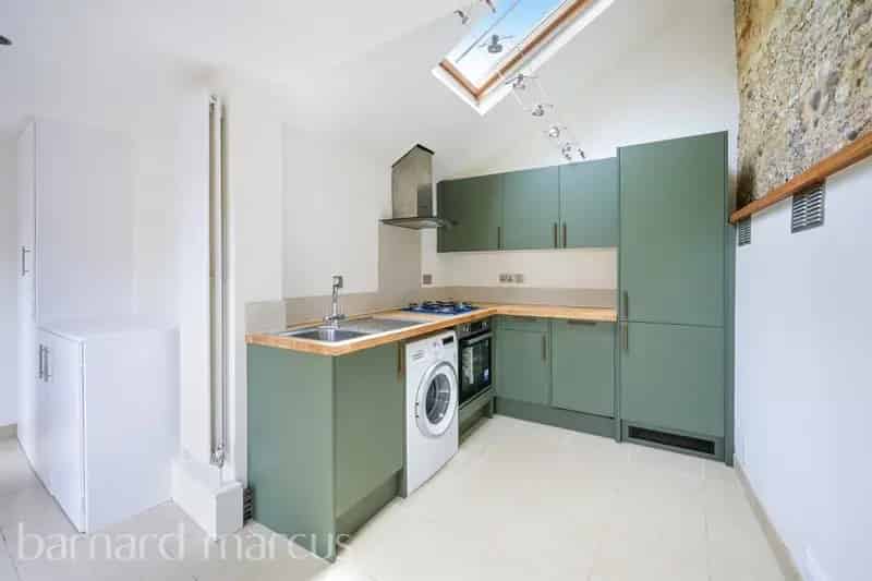 Quaint Courtyard Property with Two Bedrooms and Character Features