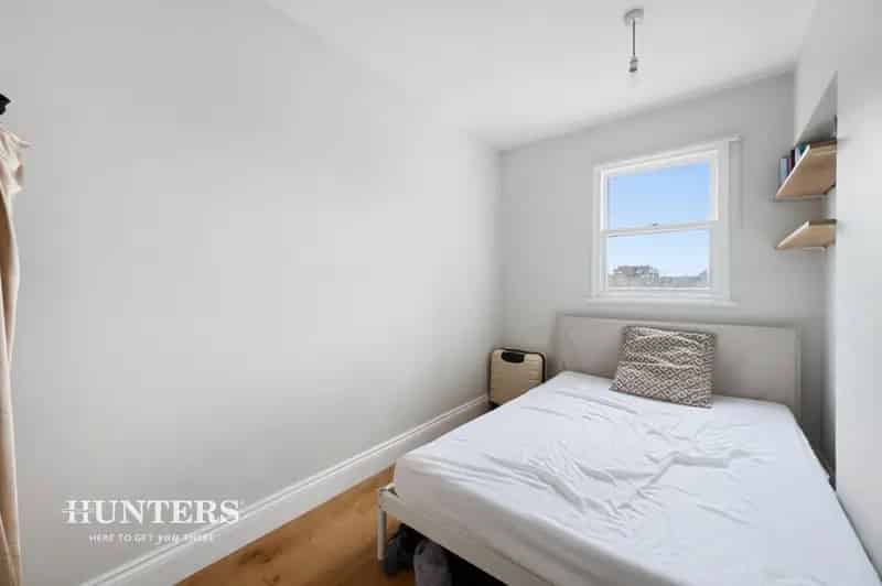 2 Bedroom Flat for Sale Near Kilburn Park