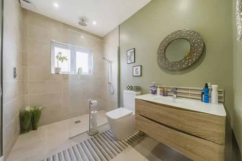 Four Five Bedroom House Near Bickley Station Great Schools