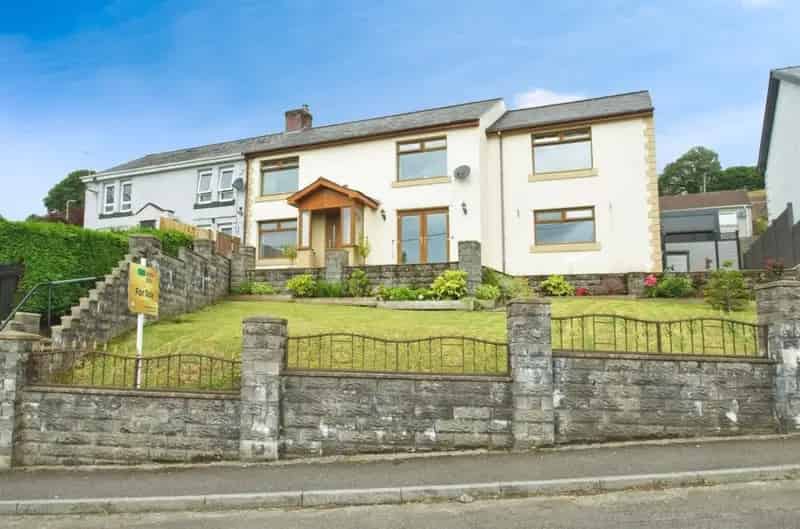 3 Bedroom Semi-Detached House - Fully Renovated