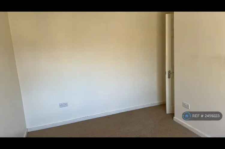 2 Bedroom Maisonette with Parking and Garden Access