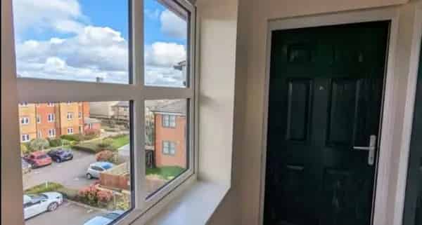 Spacious 2-Bed Top Floor Flat Near Amenities