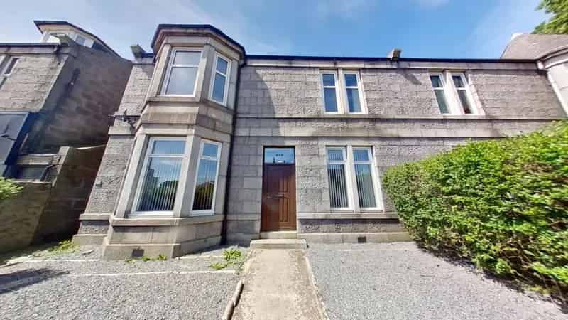 3 Bedroom Flat to Rent Fully Furnished Spacious Property