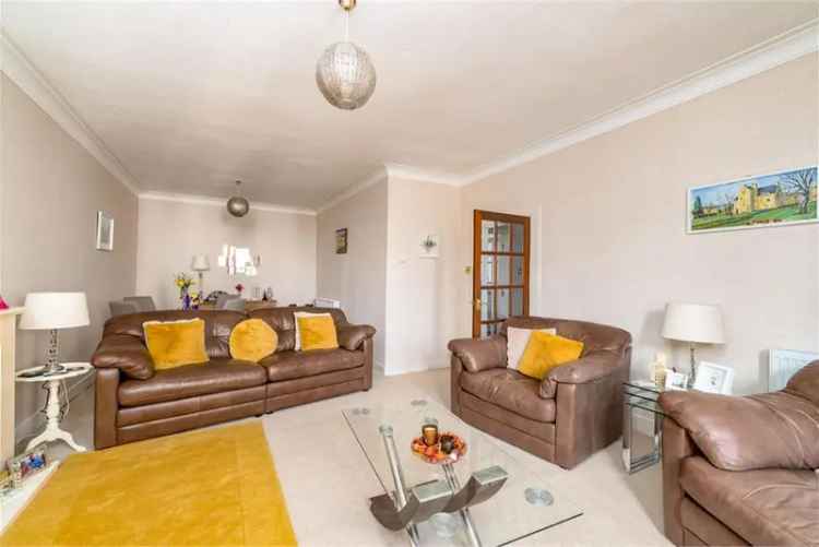 3 Bed Townhouse Jedburgh - Spacious Home with Courtyard Garden