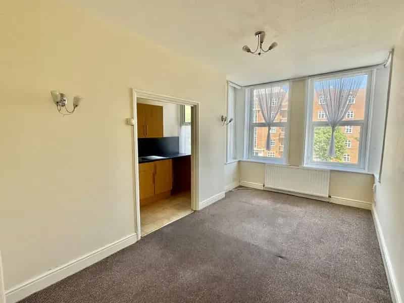 2 Bedroom Flat for Sale Folkestone Kent CT20