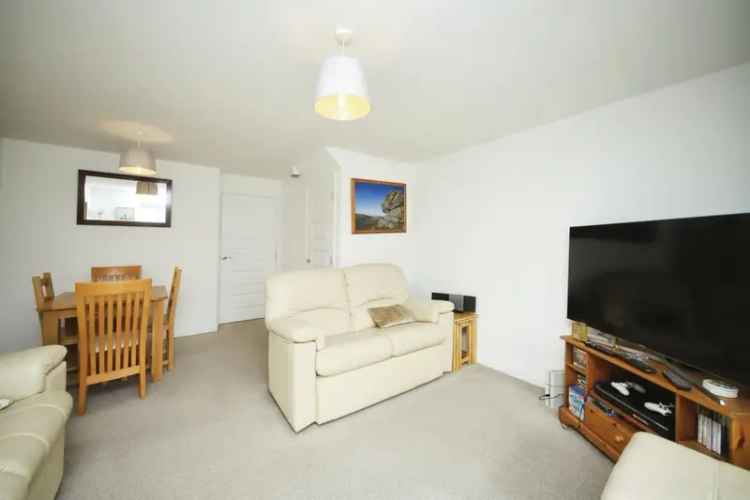 3 Bed House with Garage and Driveway Parking